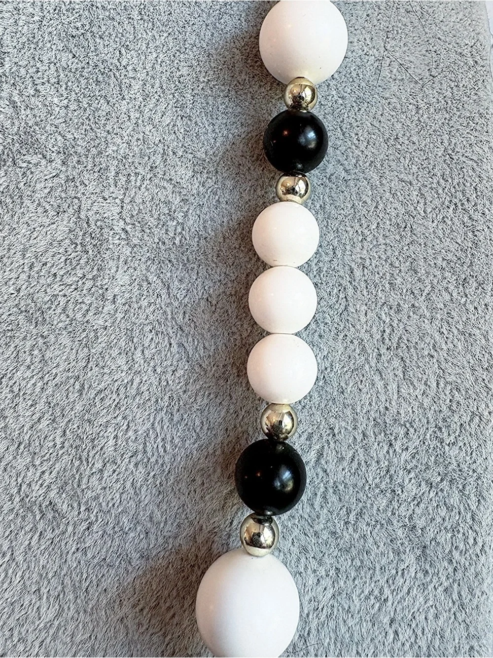 Vintage Classic Black & White Beaded Necklace